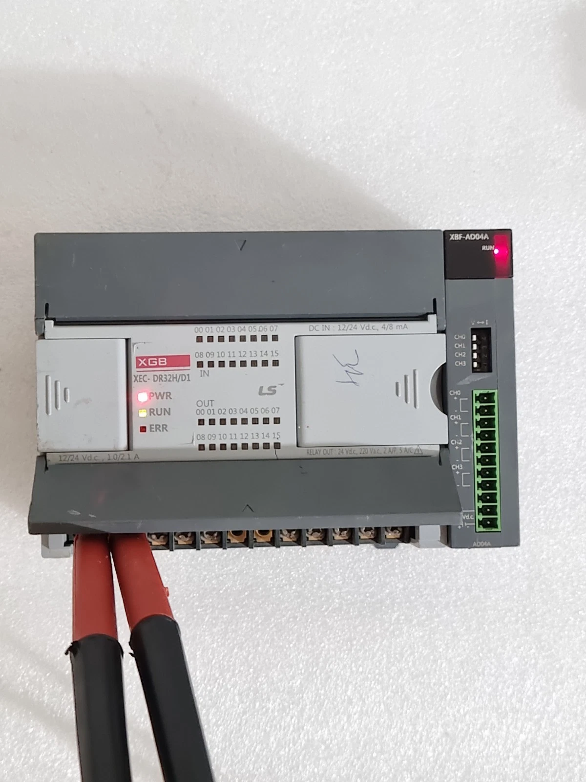 LS XGB XEC-DR32H/D1 CPU WITH XBF-AD04A A/D CONVERTER (USED)